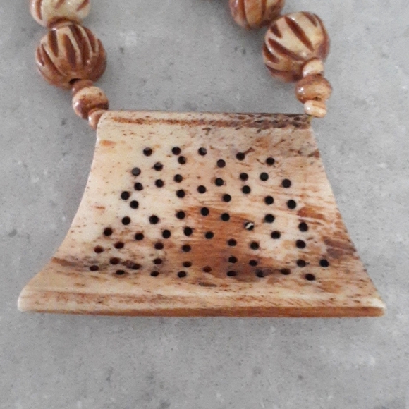 Vintage South Pacific carved wood/bone Necklace 🍎 - Picture 3 of 11
